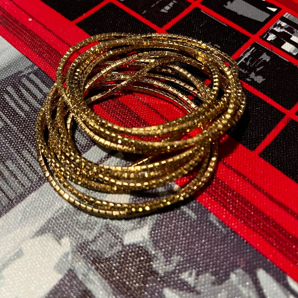 12 Pcs Fashion Bracelets!